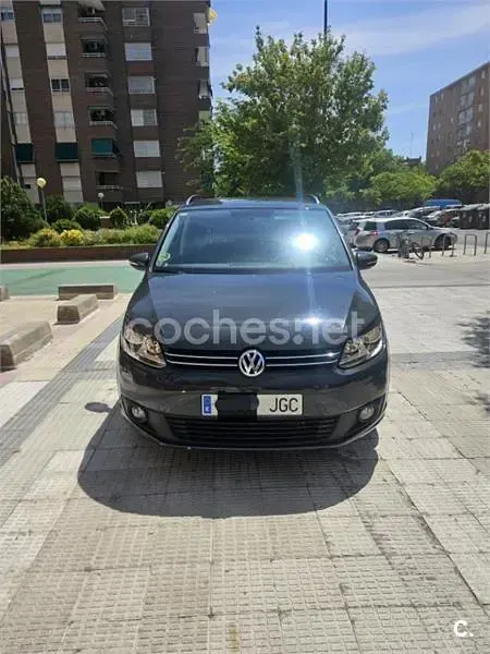 Usado VW Touran Advance 105 CV (77 kW) 2015 Gris / plata Monovolumen