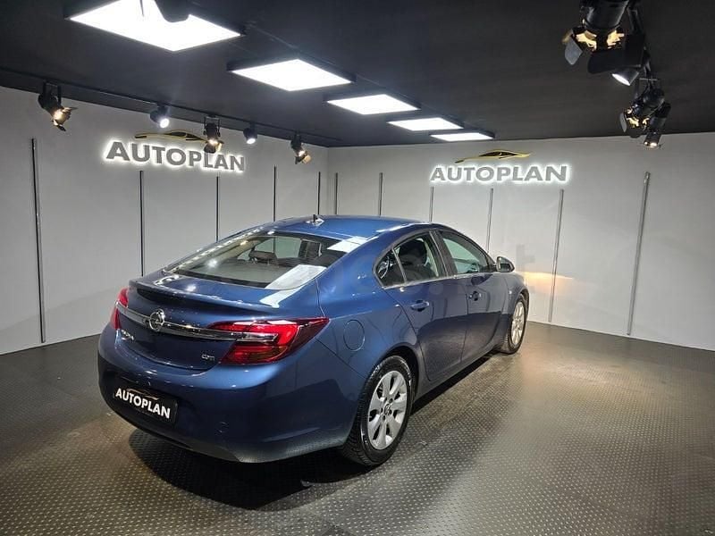 Usado Opel Insignia Business 136 HP (100 kW) 2017 Azul Sedan