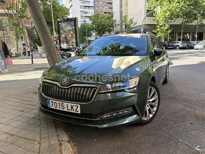 Usado Skoda Superb Style 218 CV (160 kW) 2021 Verde Familiar