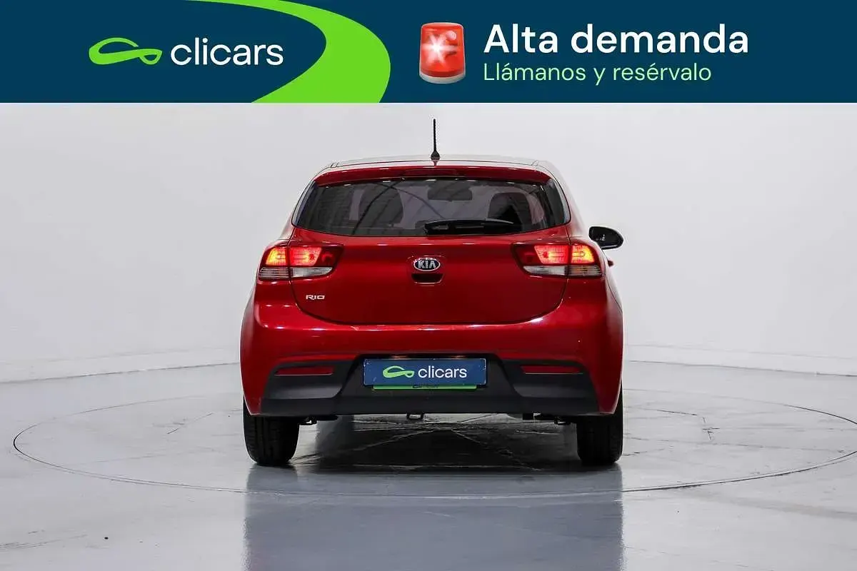 Usado Kia Rio 84 CV (61 kW) 2020 Rojo Utilitario