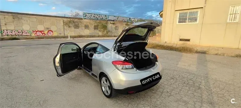 Usado Renault Mégane Dynamique 110 CV (80 kW) 2009 Gris / plata Berlina