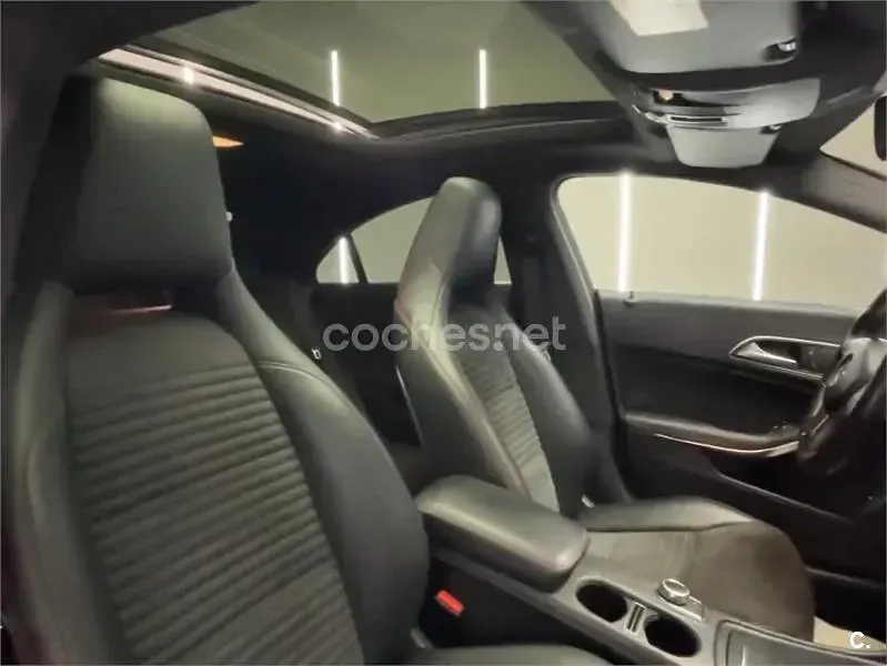 Usado Mercedes CLA200 136 CV (100 kW) 2014 Negro Coupe