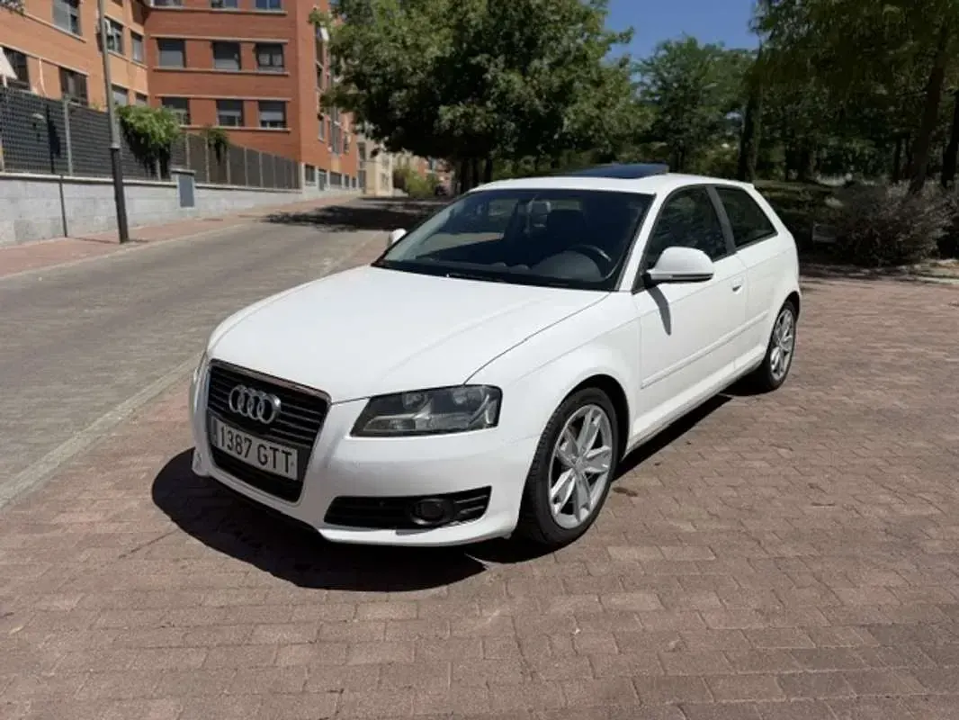 Usado Audi A3 Ambiente 140 CV (102 kW) 2010 Blanco Utilitario