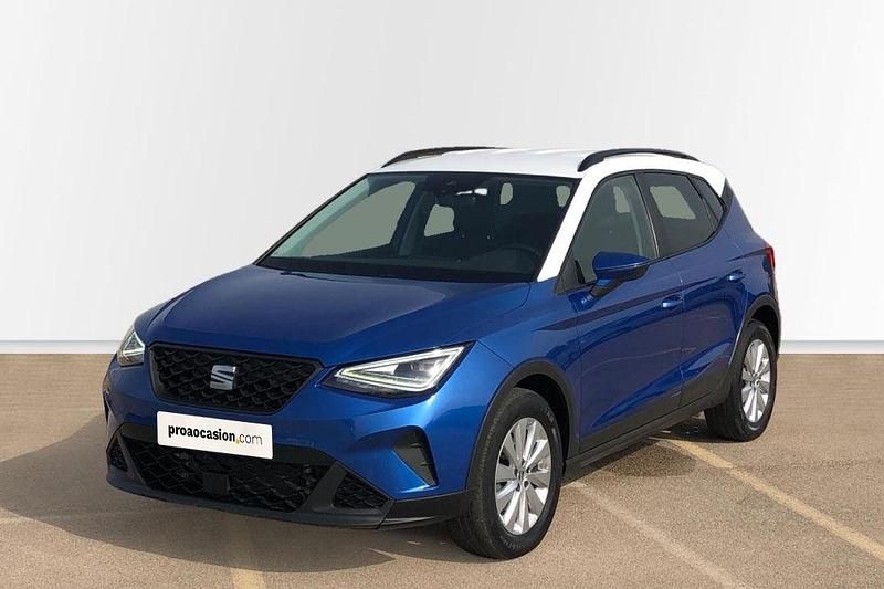 Usado Seat Arona Style Plus 110 CV (80 kW) 2022 Azul SUV
