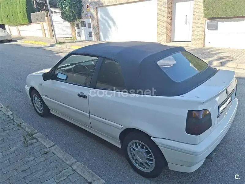 Usado VW Golf Cabriolet 90 CV (66 kW) 1995 Blanco Descapotable