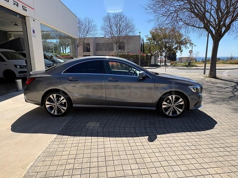 Usado Mercedes CLA200 136 CV (100 kW) 2018 Gris / plata Berlina