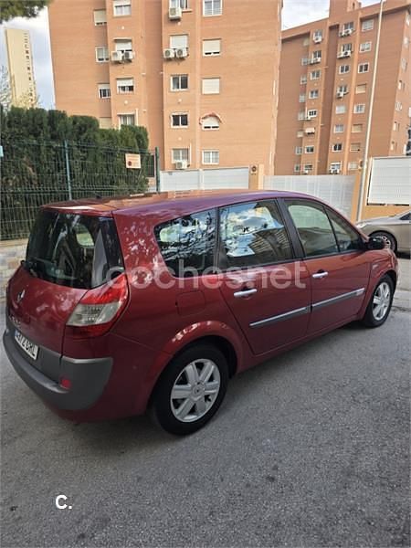 Usado Renault Scénic II Dynamique 120 CV (88 kW) 2005 Rojo Monovolumen