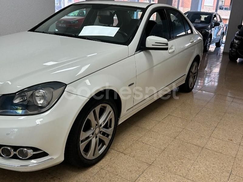 Usado Mercedes C200 Elegance 136 CV (100 kW) 2011 Blanco Berlina