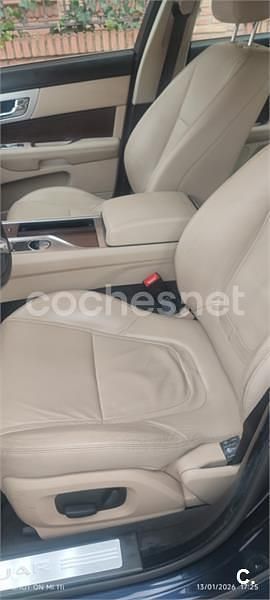 Usado Jaguar XF Luxury 190 CV (139 kW) 2014 Azul Berlina