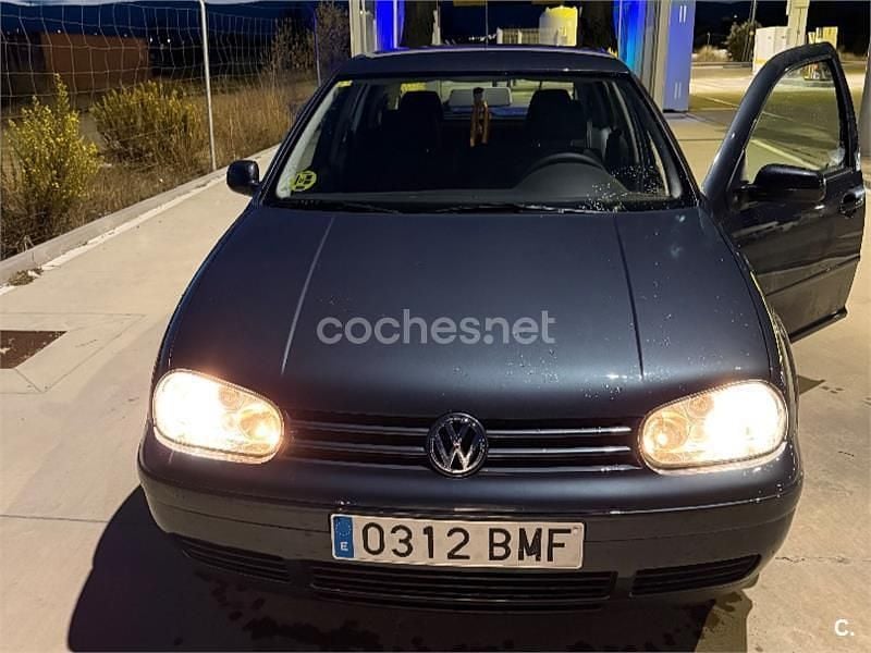 Negro Usado 2001 VW Golf IV Conceptline Familiar | 2600 € (Precio justo) - Imagen 1/4