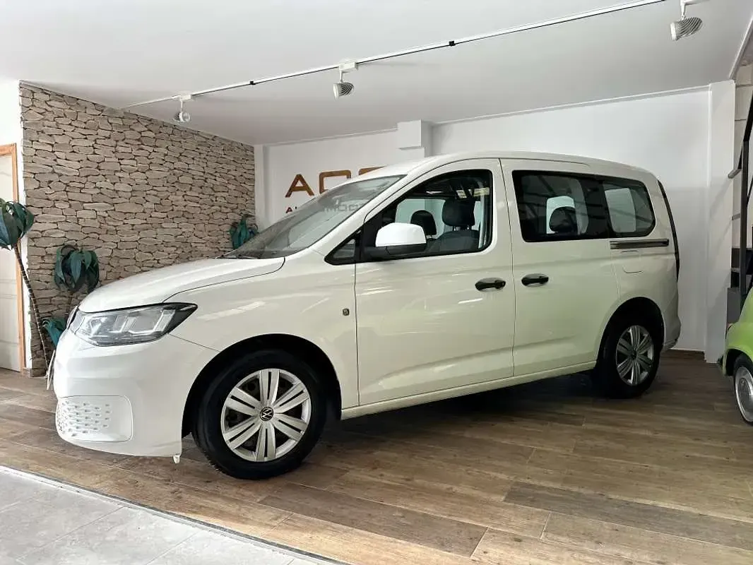 Usado VW Caddy Life 122 CV (89 kW) 2021 Blanco Monovolumen
