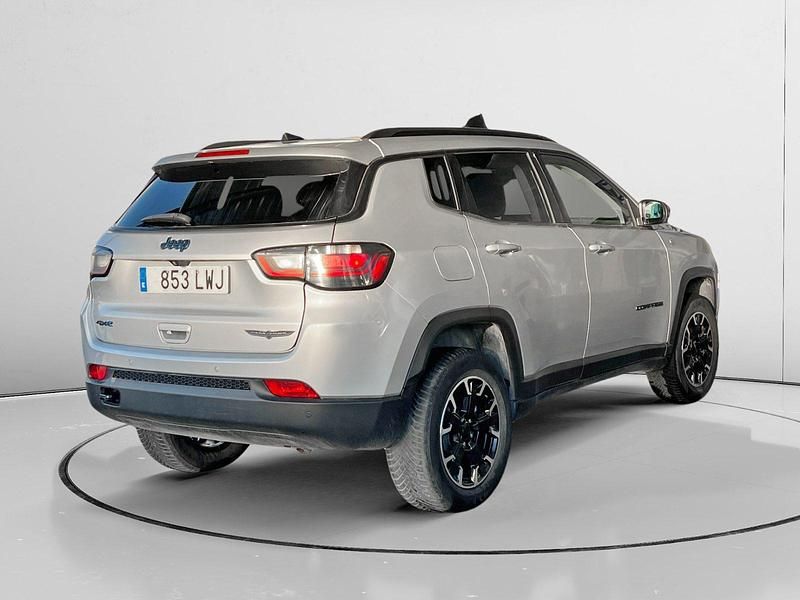 Usado Jeep Compass Trailhawk 242 CV (177 kW) 2022 Gris SUV