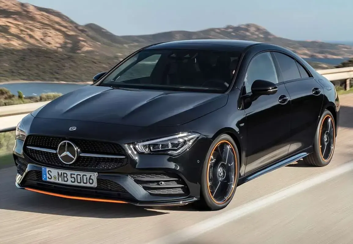 Usado Mercedes CLA180 136 CV (100 kW) 2020 Blanco Coupe