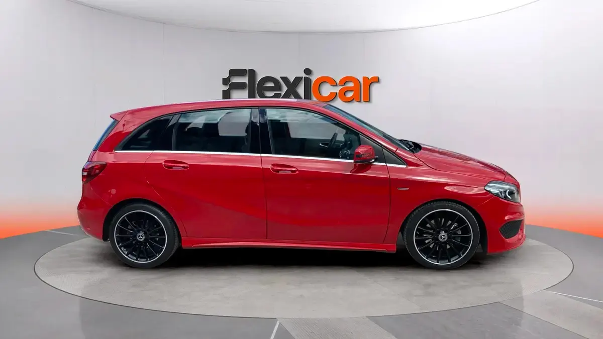 Usado Mercedes B200 139 CV (102 kW) 2019 Rojo Utilitario
