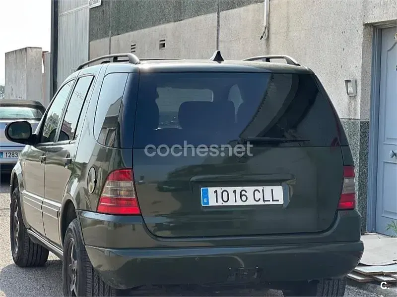 Usado Mercedes ML270 163 CV (119 kW) 2000 Verde SUV