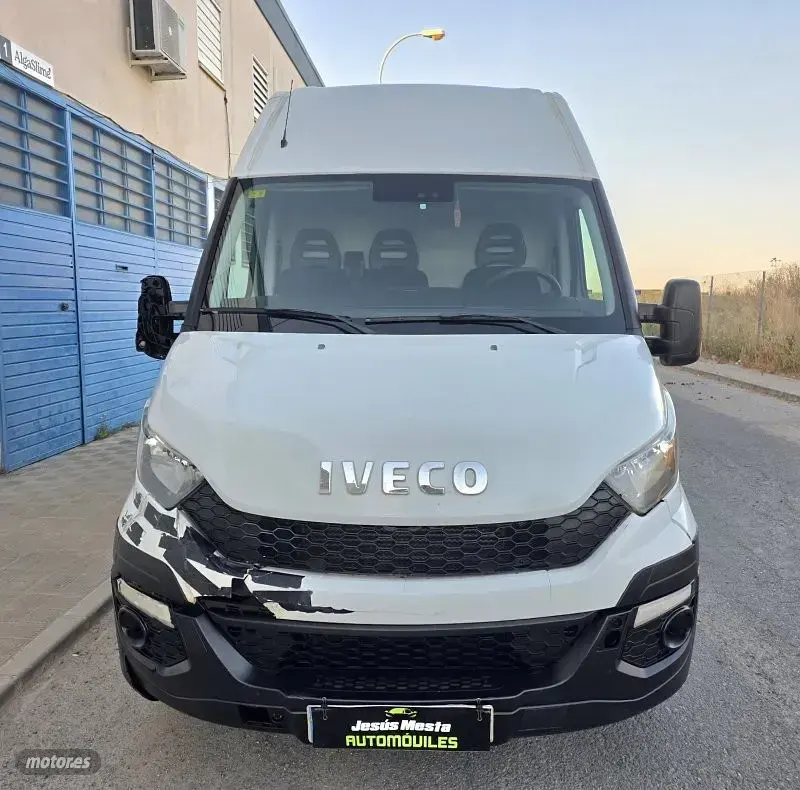 Usado Iveco Daily 146 CV (107 kW) 2016 Blanco Van