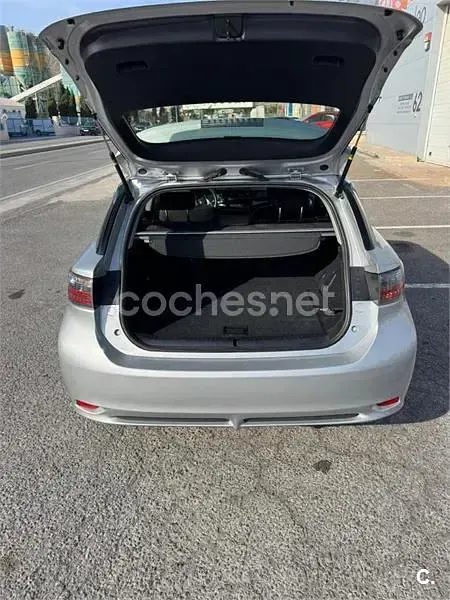 Usado Lexus CT200h 136 CV (100 kW) 2011 Gris / plata Berlina
