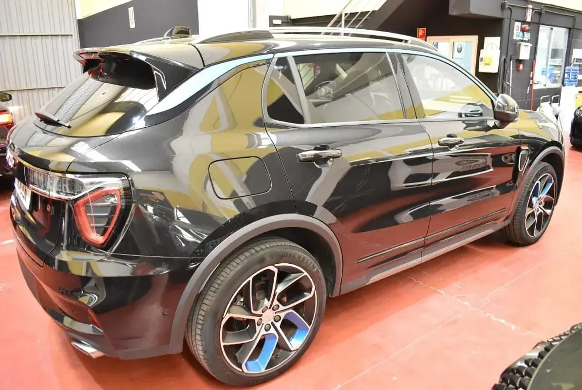 Usado Lynk & Co 01 261 CV (191 kW) 2023 Negro SUV