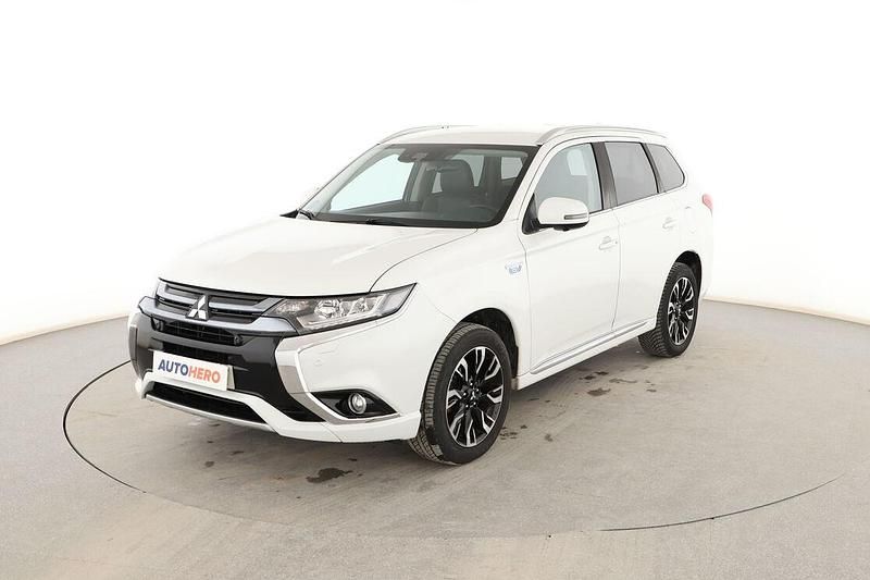 Usado Mitsubishi Outlander P-HEV 203 CV (149 kW) 2018 Blanco SUV