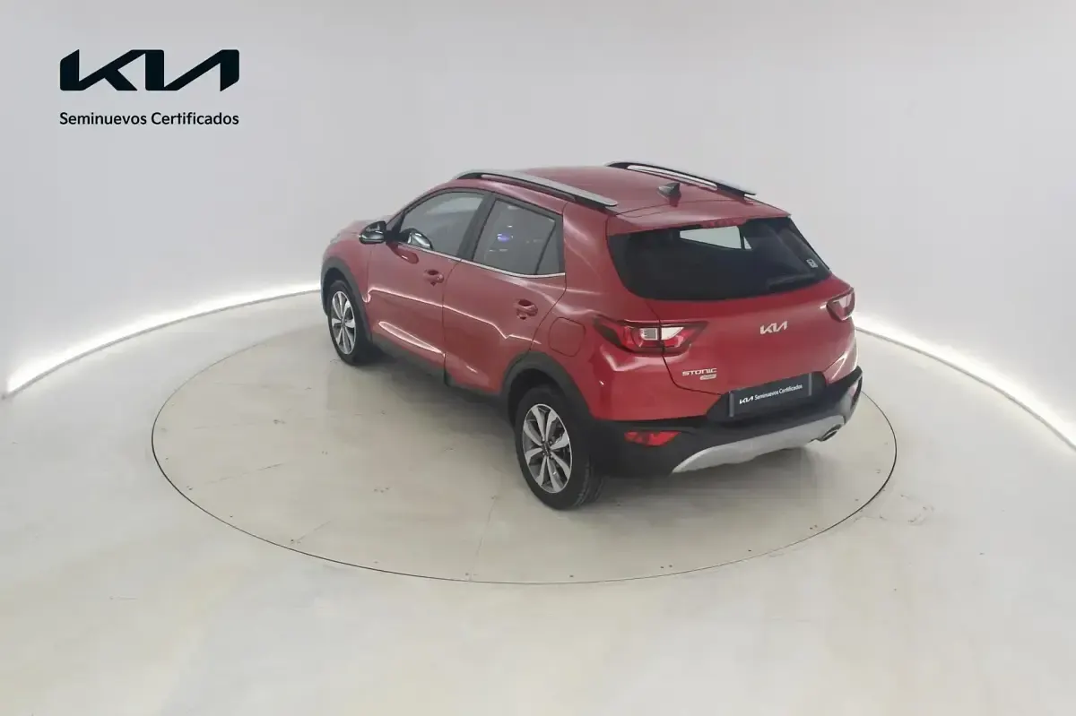 Usado Kia Stonic 101 CV (74 kW) 2024 Rojo SUV