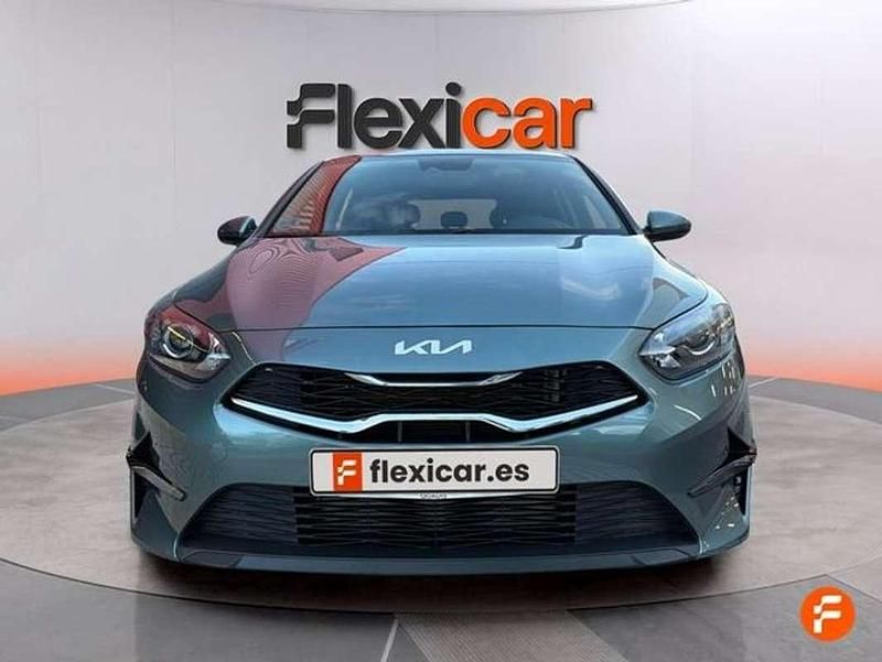 Usado Kia Ceed 120 CV (88 kW) 2022 Verde Utilitario