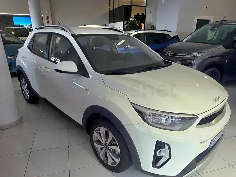 Usado Kia Stonic 84 CV (61 kW) 2023 Blanco SUV