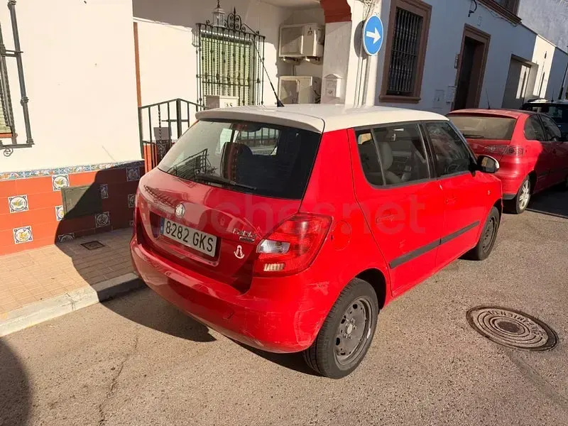 Usado Skoda Fabia 70 CV (51 kW) 2010 Rojo Berlina