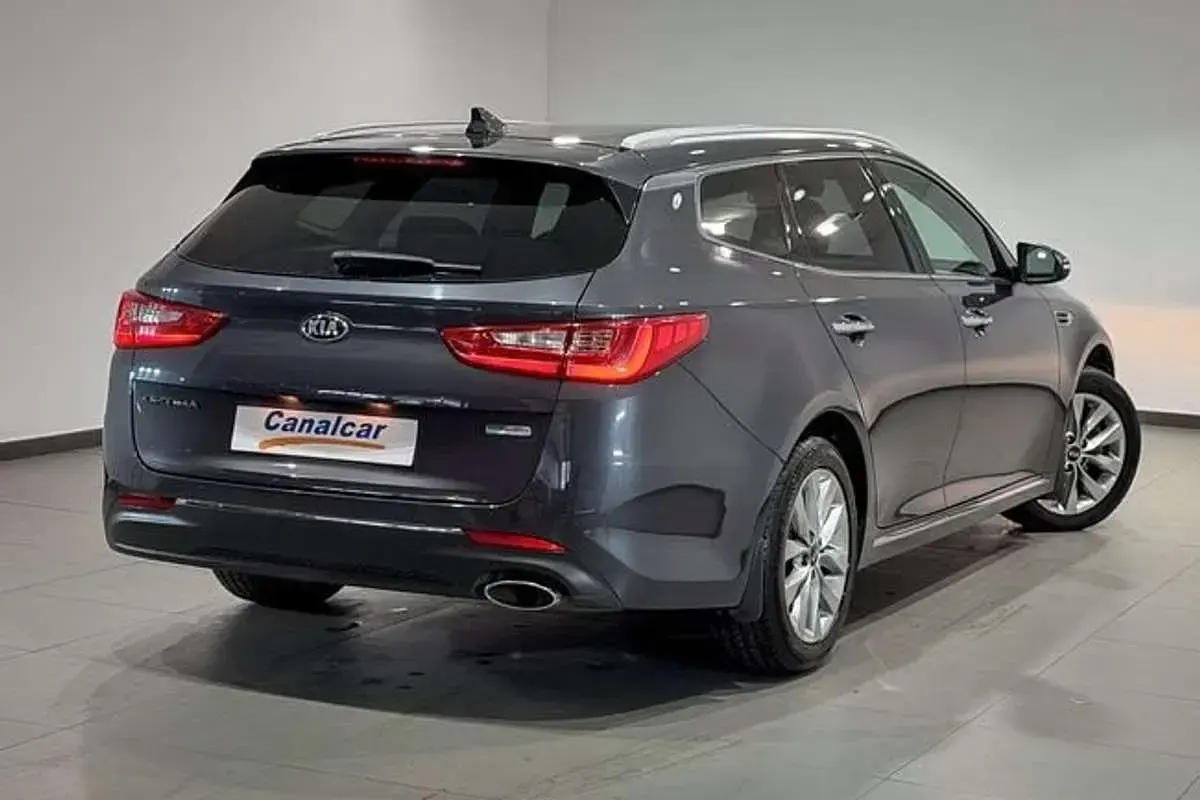 Usado Kia Optima 136 CV (100 kW) 2022 Gris Berlina