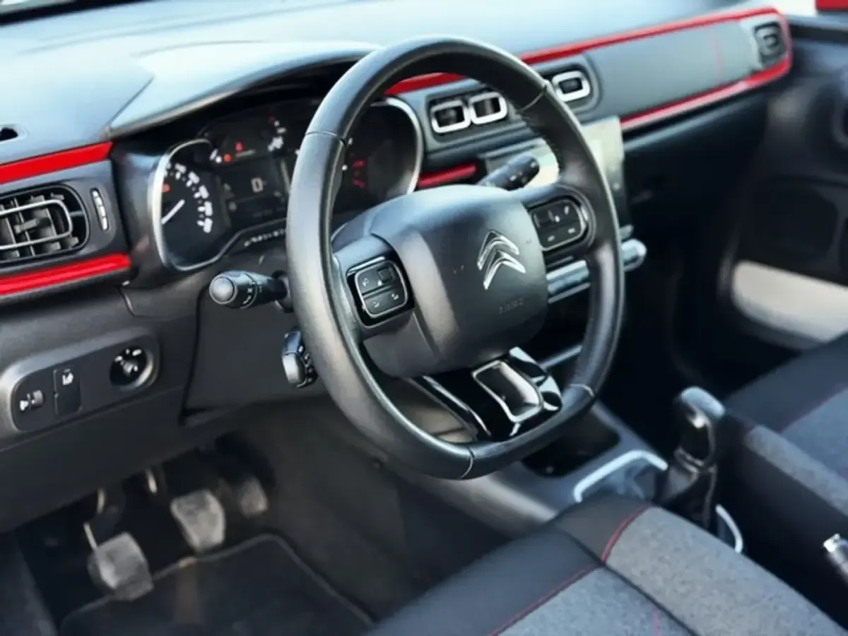 Usado Citroën C3 Feel 100 CV (73 kW) 2017 Blanco Utilitario