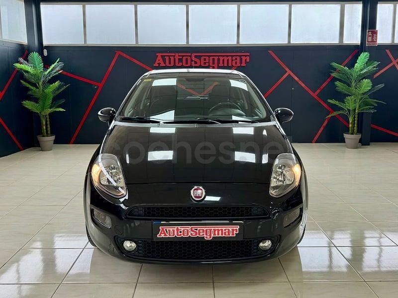 Käytetty Fiat Punto Lounge 77 HP (56 kW) 2013 Musta Viistoperä
