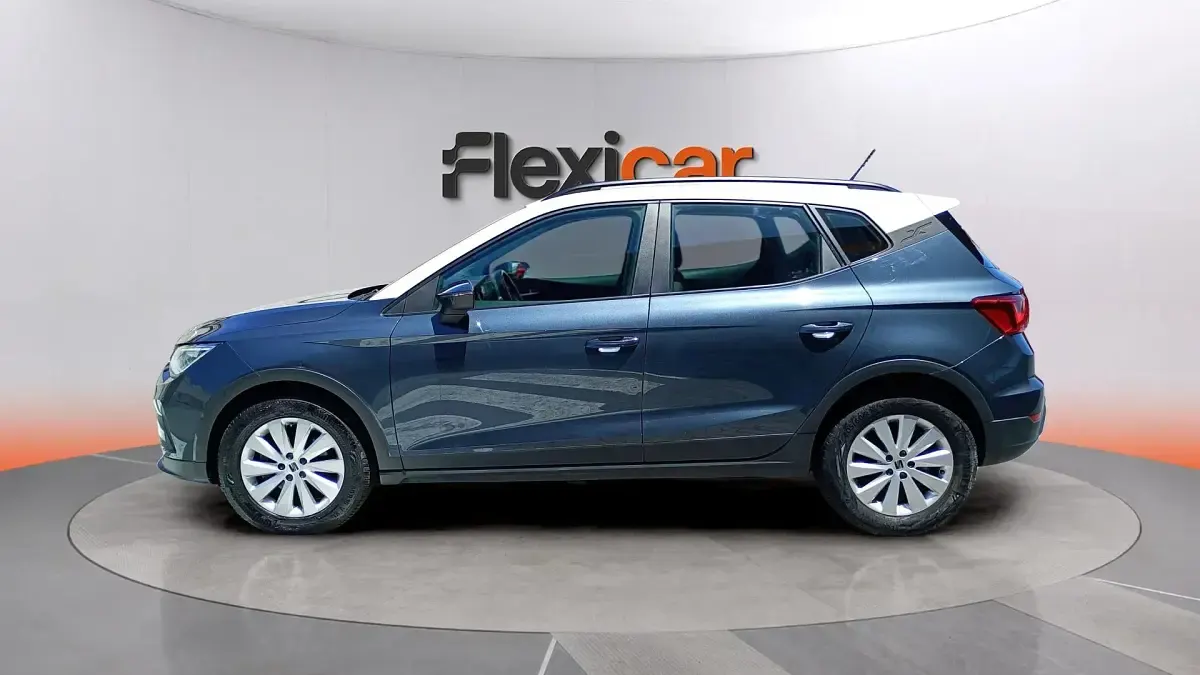 Usado Seat Arona Style 110 CV (80 kW) 2023 Gris SUV