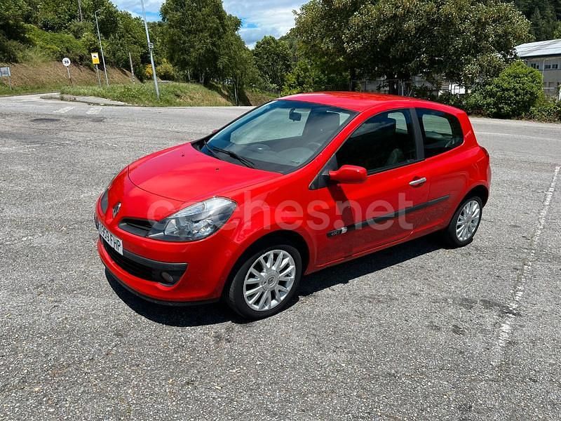 Rojo Usado 2006 Renault Clio II Dynamique Berlina | 5500 € (Caro) - Imagen 1/4