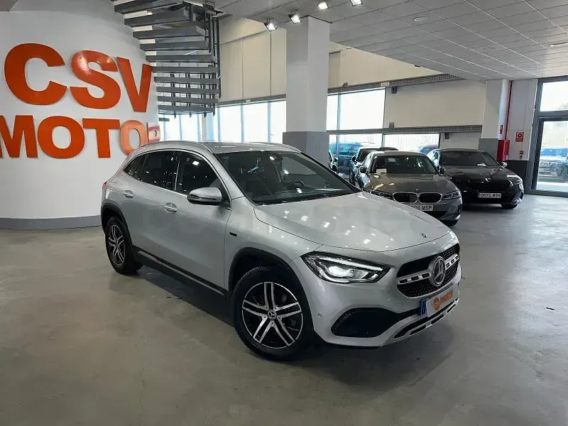 Usado Mercedes GLA250 Business 218 CV (160 kW) 2020 Gris / plata SUV