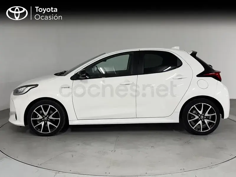 Usado Toyota Yaris Hybrid Style 116 CV (85 kW) 2021 Blanco Berlina
