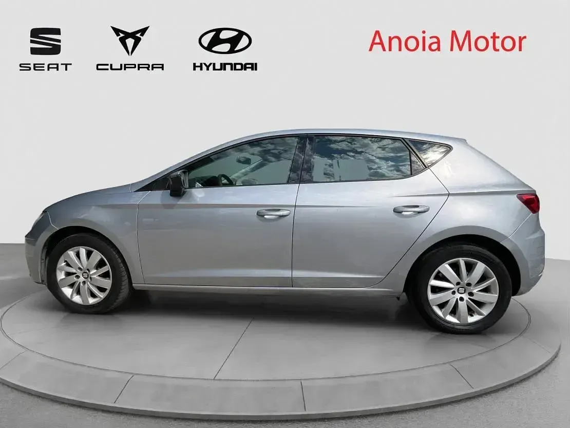 Usado Seat Leon Style 116 CV (85 kW) 2019 Plata Berlina