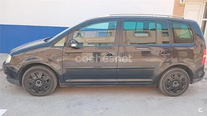 Usado VW Touran 140 CV (102 kW) 2006 Negro Monovolumen