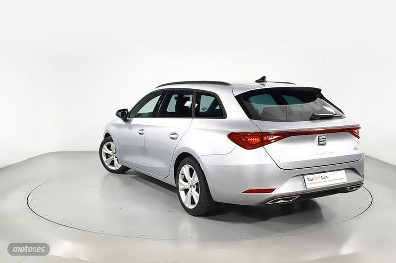 Usado Seat Leon FR 150 CV (110 kW) 2024 Plateado Familiar