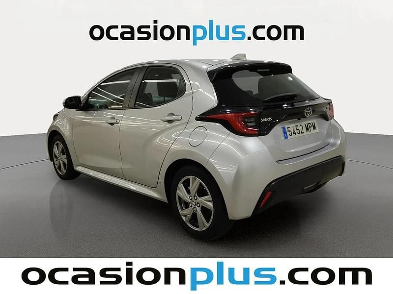 Usado Toyota Yaris Hybrid Active 116 CV (85 kW) 2024 Gris Berlina