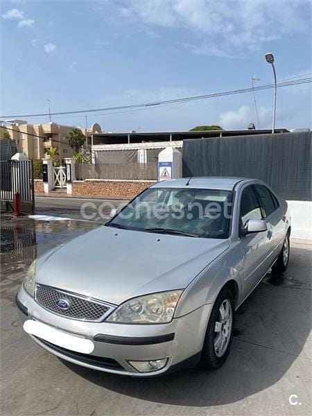 Gris / plata Usado 2004 Ford Mondeo Futura Berlina | 2900 € (Un poco caro) - Imagen 1/4