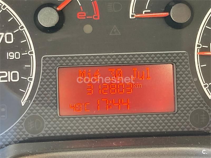 Usado Fiat Fiorino 75 CV (55 kW) 2015 Rojo Monovolumen