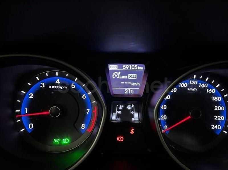 Usado Hyundai i30 100 CV (73 kW) 2015 Negro Berlina