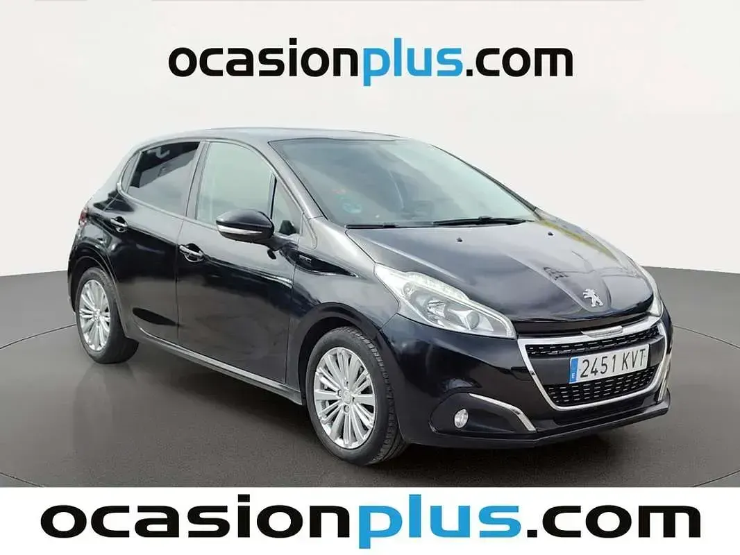 Usado Peugeot 208 Signature Sky 83 CV (61 kW) 2019 Negro Utilitario