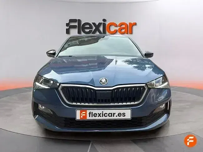 Usado Skoda Scala Sport 110 CV (80 kW) 2022 Azul Utilitario