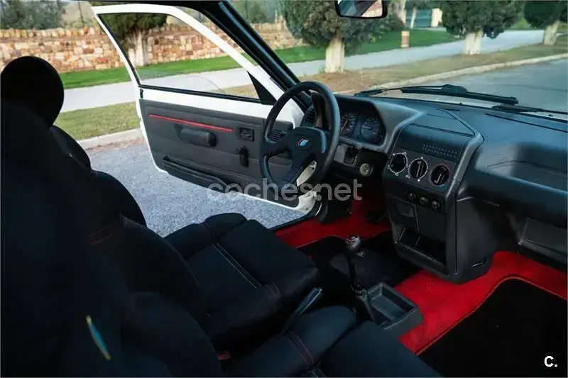 Usado Peugeot 205 103 CV (75 kW) 1989 Blanco Berlina