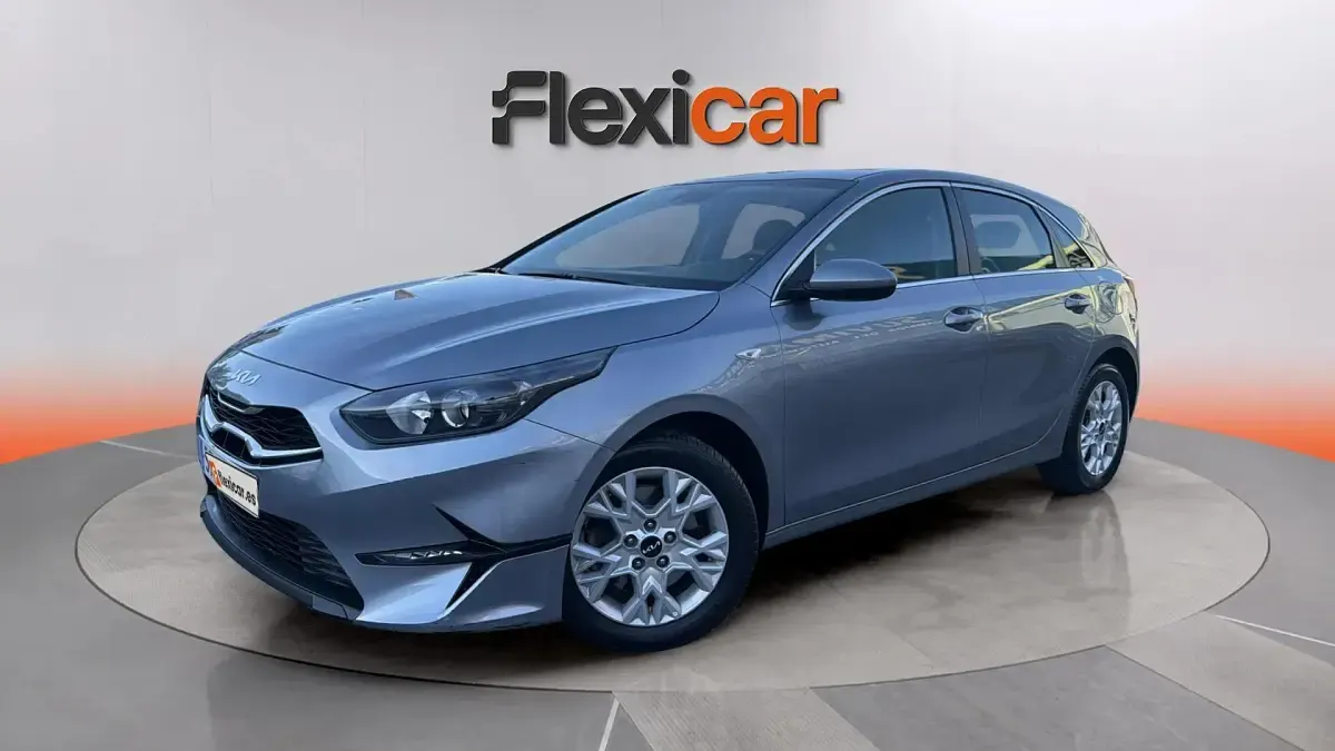 Usado Kia Ceed 136 CV (100 kW) 2023 Gris Utilitario