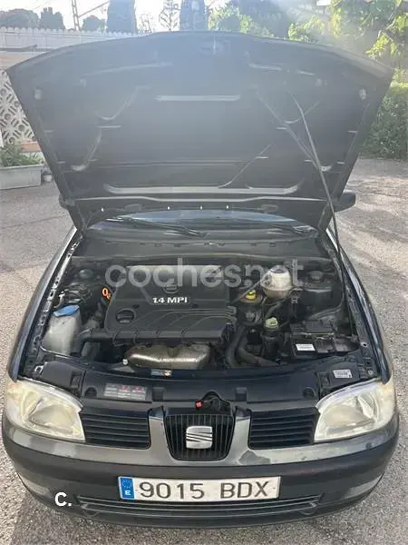 Usado Seat Ibiza 60 CV (44 kW) 2001 Gris / plata Utilitario