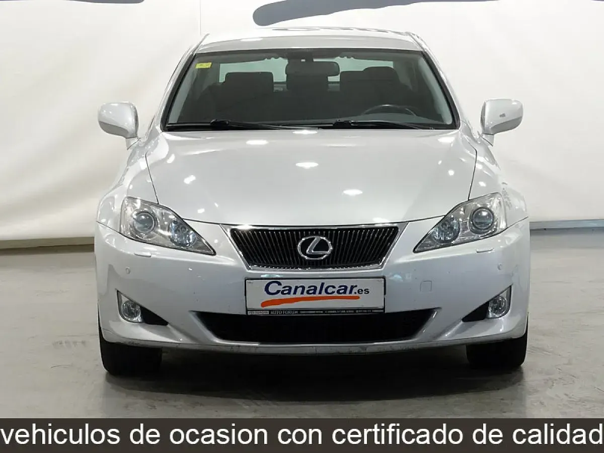 Usado Lexus IS220d President Line 177 CV (130 kW) 2009 Blanco Berlina