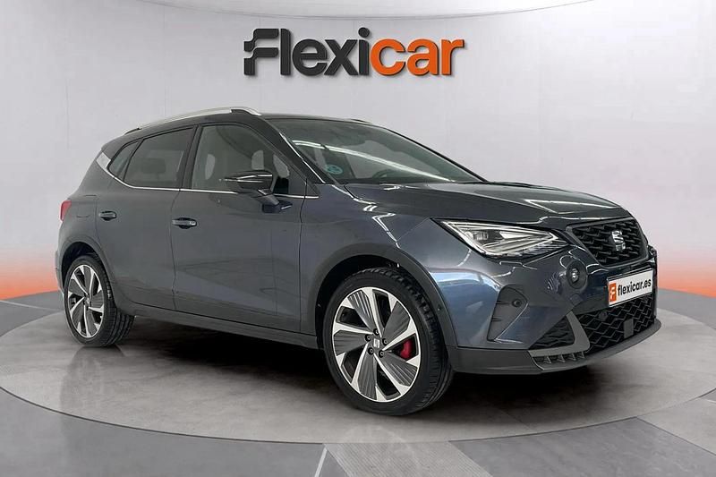 Gris Usado 2024 Seat Arona FR SUV | 19.990 € (Precio justo) - Imagen 1/4