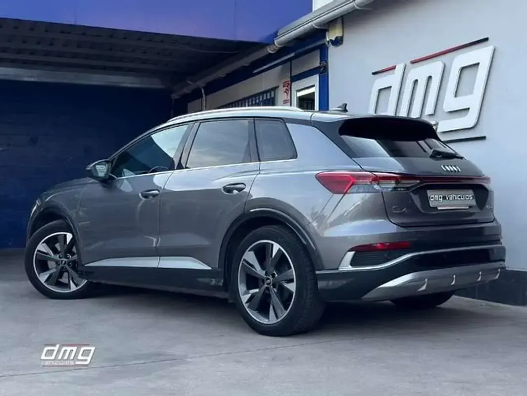 Usado Audi Q4 e-tron S-Line 219 kW (299 CV) 2022 Plateado SUV