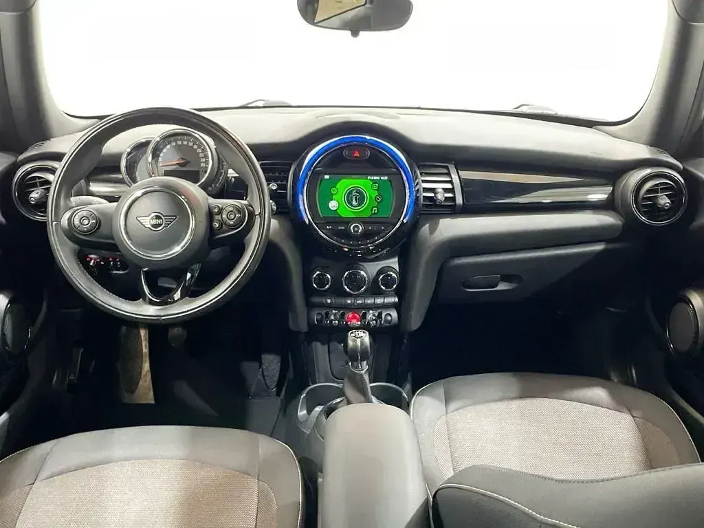Usado Mini ONE 102 CV (75 kW) 2020 Gris Utilitario